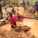 Extraction d&rsquo;or en Afrique : enjeux économiques et environnementaux en débat