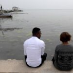 Douze migrants tunisiens périssent en mer, illustrant la crise économique en Tunisie.