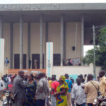 Lomé réagit à l’arrestation de deux journalistes français au Togo.