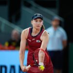 Elena Rybakina élimine Naomi Osaka et atteint les demi-finales du Masters 1000 de Toronto.