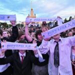 En Russie, l’accès au lycée devient difficile pour les élèves face aux obstacles administratifs.