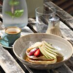 Six adresses à La Rochelle pour déguster des pancakes, smash burgers et apéros avec vue sur l&rsquo;océan.