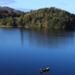 Kayak sur le Lough Gill : exploration d&rsquo;un lac prisé par la culture irlandaise.
