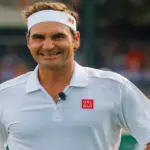 Roger Federer ému lors de son intronisation au Temple de la renommée du tennis
