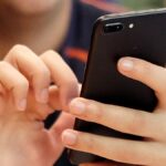 L&rsquo;UE impose des règles de transparence sur l&rsquo;IA, visant toutes les entreprises, pas seulement Big Tech.