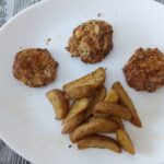 Recette de galettes de courgette râpée préparées avec le combi Ninja en cuisine.