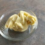 Recette de glace à la mirabelle préparée avec le swirl Ninja dans une cuisine française.