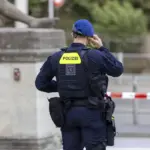 Des coups de feu lors d’une rave party en Suisse entraînent la mort d’un participant.