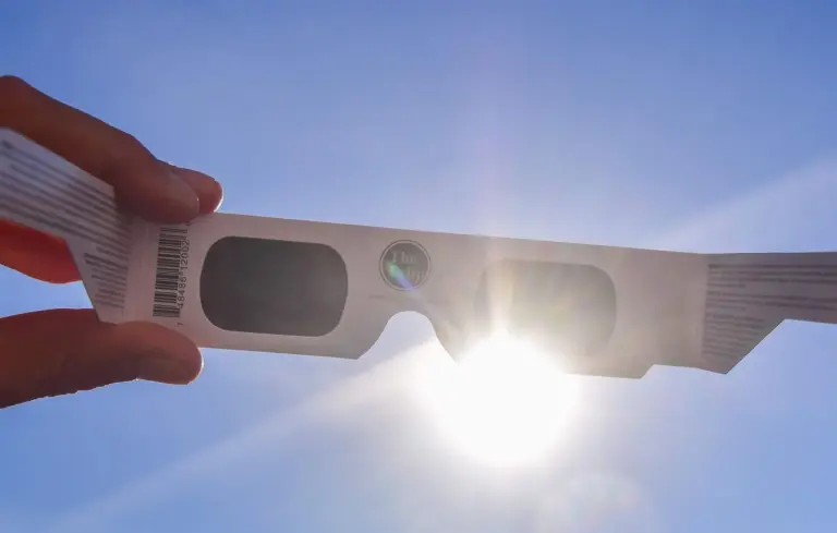 Éclipse solaire en approche, scandale sexuel secoue le sport, Ronaldo et Georgina s’unissent.