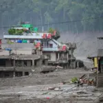Inondations entre le Népal et le Tibet : plus de 160 morts et des centaines de disparus.