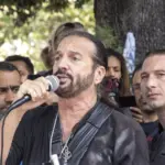 Francis Lalanne annonce le lancement de sa campagne présidentielle lors d&rsquo;un meeting.