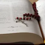Octogénaires en France obtiennent enfin l&rsquo;autorisation de se marier à l&rsquo;Église après 44 ans d&rsquo;attente.