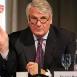 Décès de Daniel Bernard, ancien PDG de Carrefour, acteur clé de la grande distribution mondiale.