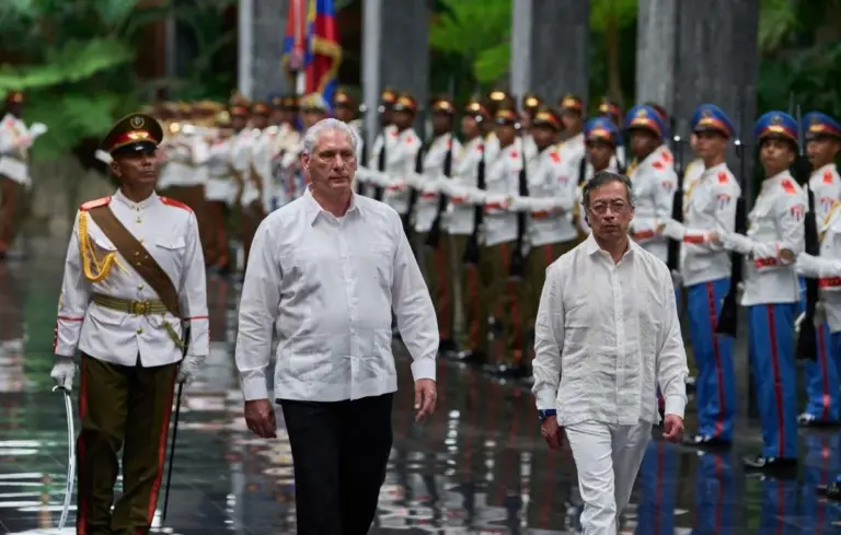 Le président colombien appelle à la solidarité internationale face à la menace d’invasion américaine à Cuba.