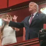 Trump menace de démolir le Kennedy Center si son nom n’est pas inclus.