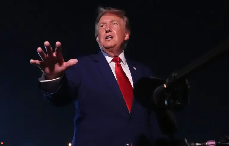 Trump saisit la Cour suprême pour récupérer les travaux de la salle de bal de la Maison-Blanche.