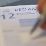 Confusion à l&rsquo;hôpital : deux hommes au même nom et même date de naissance en Sécu et impôts.