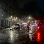 La pluie apporte satisfaction aux Français par ses bruits et odeurs caractéristiques.