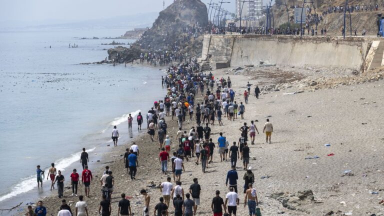 Afflux de migrants à Ceuta : 67 décès confirmés lors de tentatives de traversée.