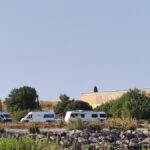 Une dizaine de caravanes de gens du voyage s&rsquo;installent sur le terrain de Lafarge à Sète.