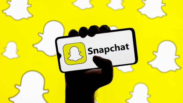 Snapchat ne récompense plus les vidéos IA sur Spotlight, impactant les créateurs de contenu.