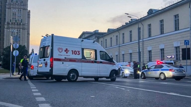 Explosion dans un café à Moscou : au moins trois morts confirmés.