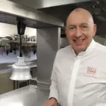 Emmanuel Cochet présente des plats de saison au restaurant La Belle Epoque à Pau.