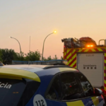 Un homme sauvé par la police après un incendie domestique causé par un endormissement en cuisinant.