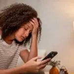 Le stress du lundi persiste chez les travailleurs français, selon une étude récente.