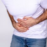 Ballonnements et douleurs intestinales : conseils pour une digestion apaisée cet été.