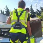 Des exosquelettes testés à Nice pour aider les agents de collecte des encombrants.