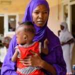 Au Soudan, des mères parcourent des kilomètres pour nourrir leurs enfants malnutris.