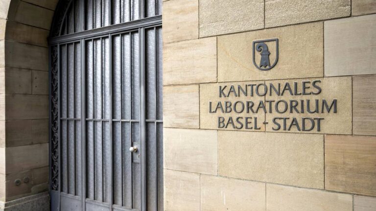 Légionellose à Bâle : les tours de refroidissement de Manor pointées comme source de contamination.