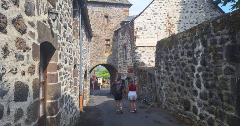 Canicules en série : baisse de la fréquentation touristique à Salers, Cantal