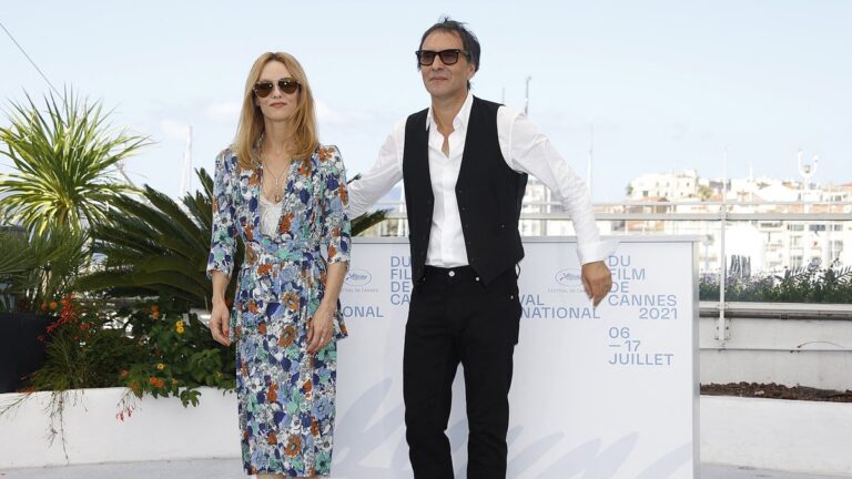 Vanessa Paradis et Samuel Benchetrit annoncent leur séparation après huit ans de mariage.