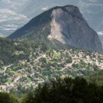 Tourisme en hausse dans les stations des Alpes grâce à l’attrait de la fraîcheur.