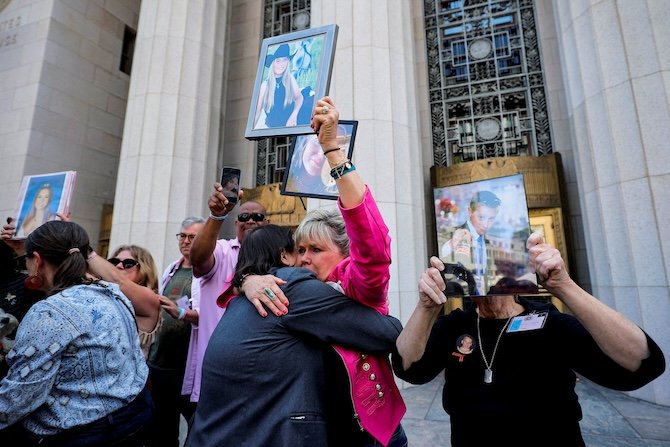 Les réseaux sociaux nuisent à la démocratie, selon Jonathan Haidt
