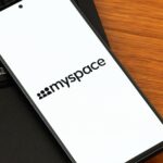 MySpace annonce son retour en réponse à une directive de Bruxelles sur les réseaux sociaux.