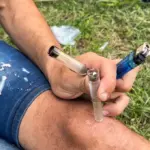 Augmentation de la consommation de crack dans les rues de Marseille, sans aide des autorités.