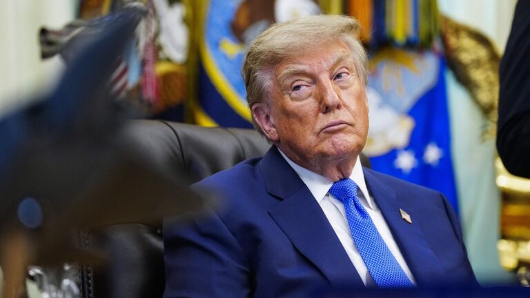 Donald Trump qualifie les candidats démocrates de « djihadistes » lors d’un discours.