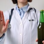 Allergies à l’alcool : étude révèle des cas croissants parmi les jeunes adultes en France.