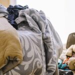 Des agents d’entretien révèlent des abus dans les chambres d’hôtel, comme du bacon grillé sur un fer à repasser.