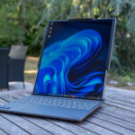 Lenovo présente le ThinkBook Plus Gen 6 Rollable, un PC à écran enroulable testé.