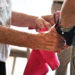 Généalogie : une arnaque ciblant les personnes âgées en France inquiète les autorités.