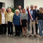 Rendez-vous entre élus et habitants pour discuter des projets locaux à Lyon.
