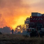Incendie à Saint-Just : 230 hectares brûlés, efforts de lutte en cours contre les reprises de feu.