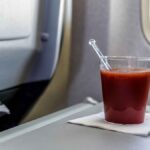 Pourquoi les passagers préfèrent-ils le jus de tomate en avion ?
