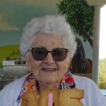 Jeannine Azémar, résidente de Réalmont, célèbre son 105ème anniversaire.