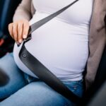 Neuf femmes enceintes sur dix mal attachées en voiture, alerte des experts en sécurité routière.