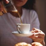 Café et santé cardiaque : étude révèle le nombre de tasses sans risque pour le cœur.